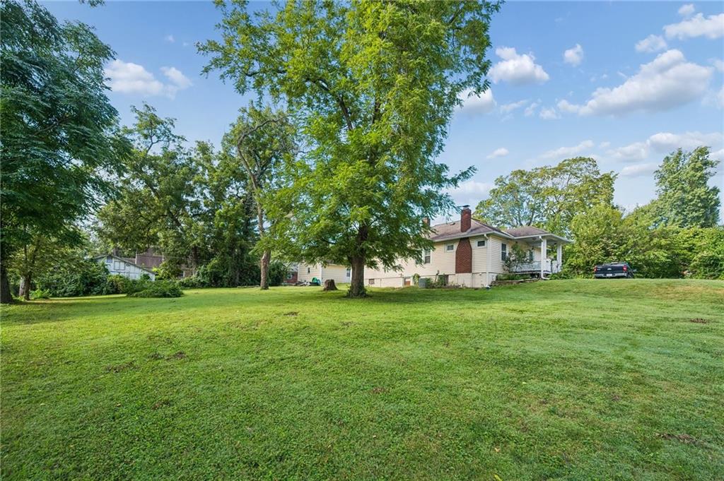 10305 E 35th St, Independence, MO 64052