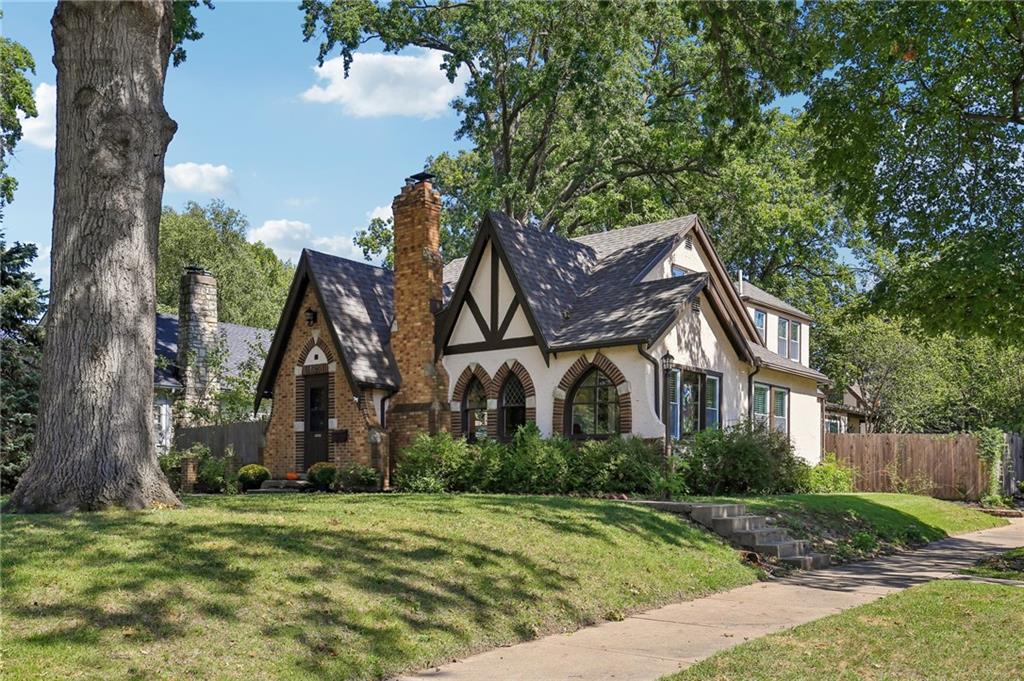 1525 Columbia Ave, Leavenworth, KS 66048
