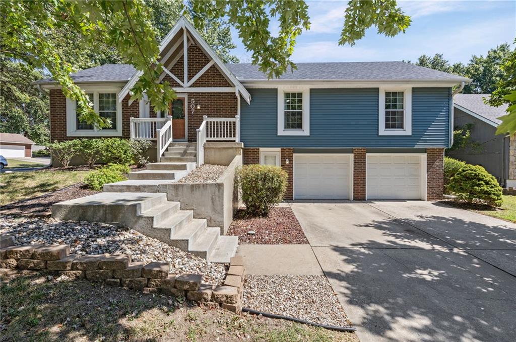 507 SE Adobe Dr, Lee's Summit, MO 64063