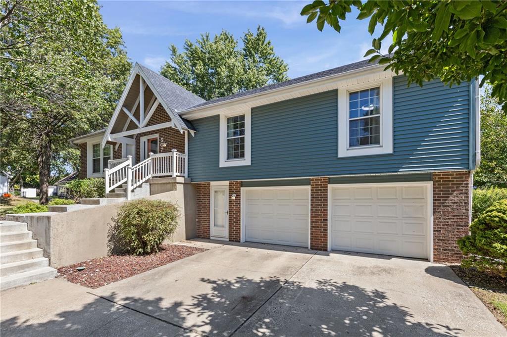 507 SE Adobe Dr, Lee's Summit, MO 64063