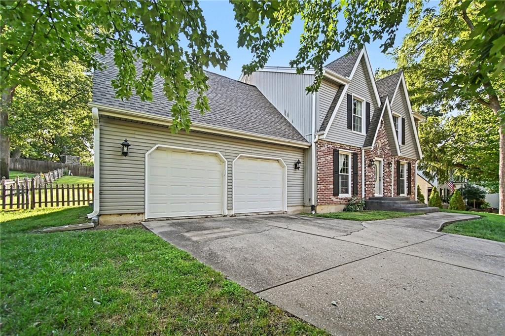 1005 Blueberry Ln, Liberty, MO 64068