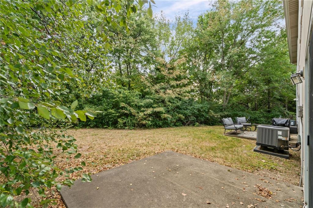 1626 NW Garrett Dr, Blue Springs, MO 64015