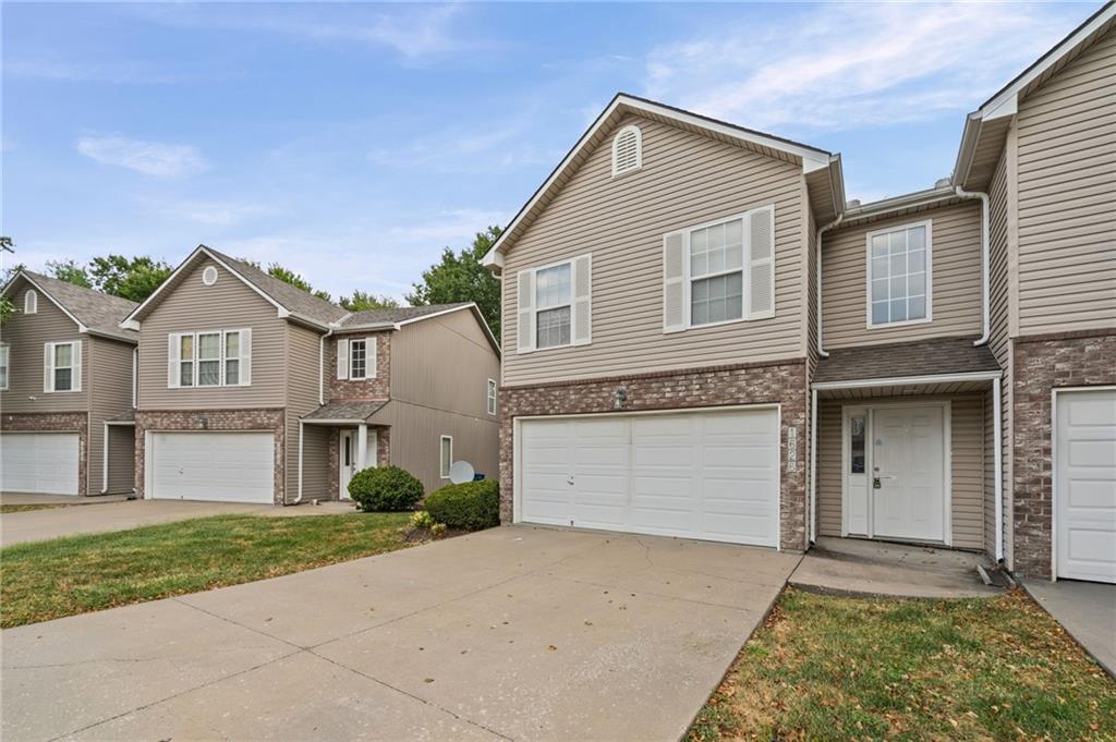 1626 NW Garrett Dr, Blue Springs, MO 64015