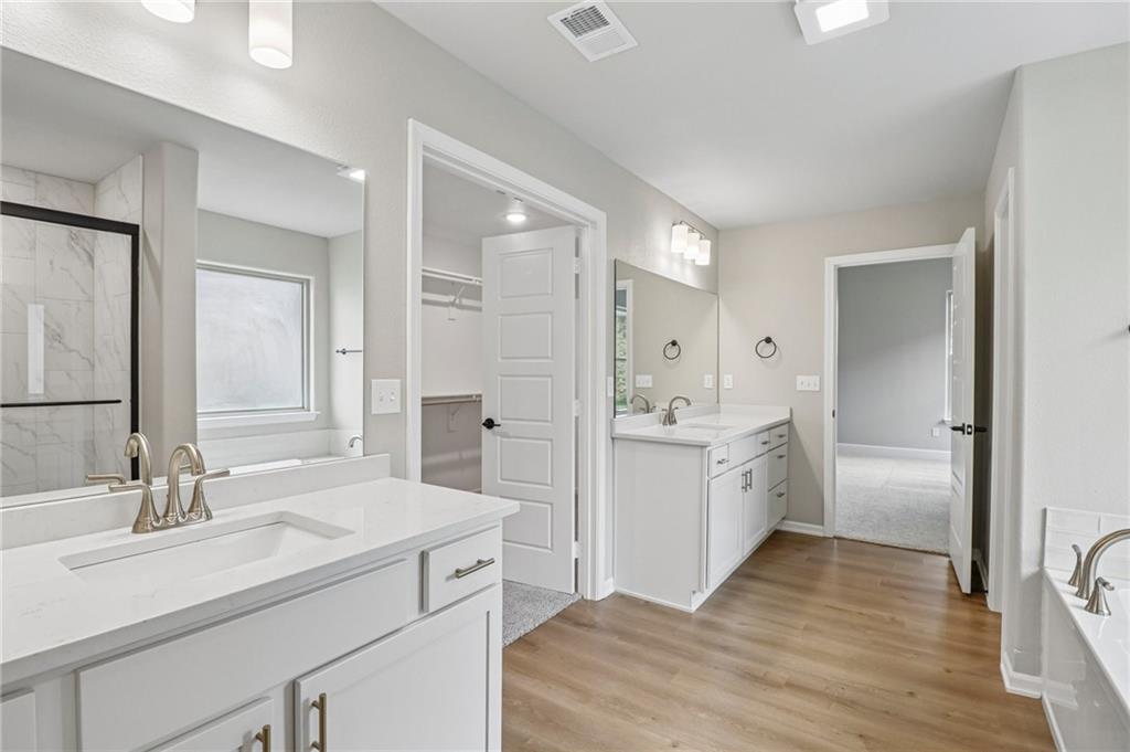 8523 Pickering St, Lenexa, KS 66227