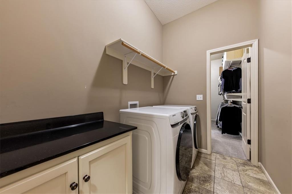 561 N Evergreen St, Gardner, KS 66030