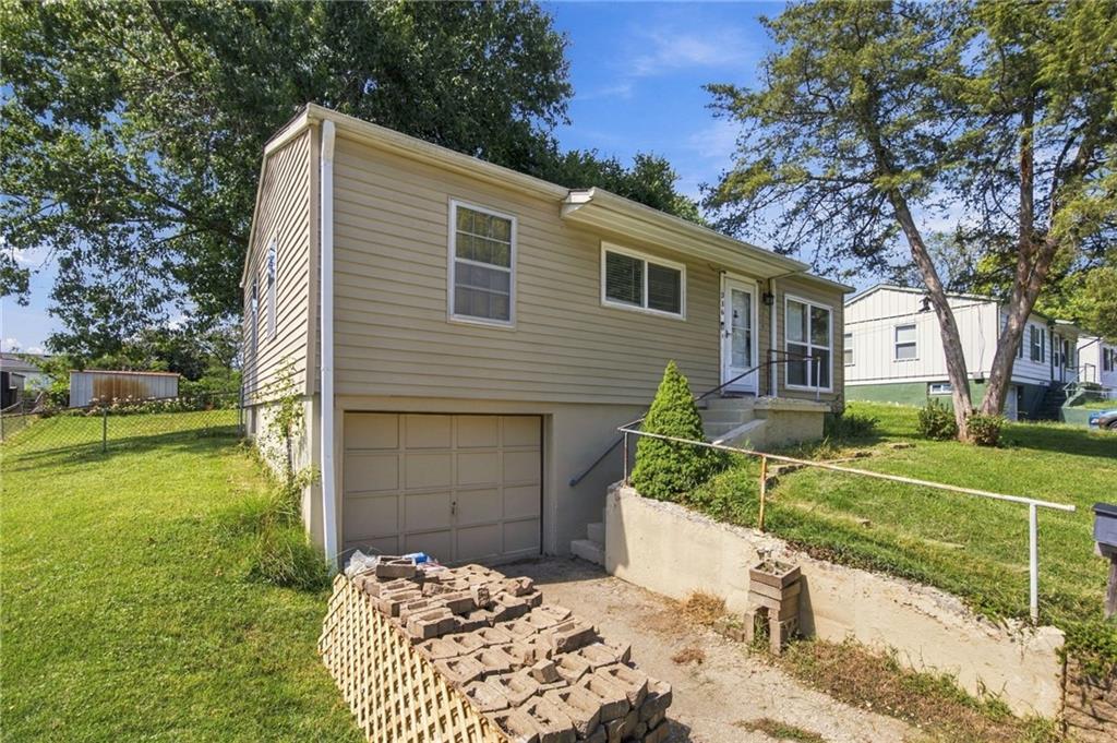 316 N Geronimo Dr, Independence, MO 64056