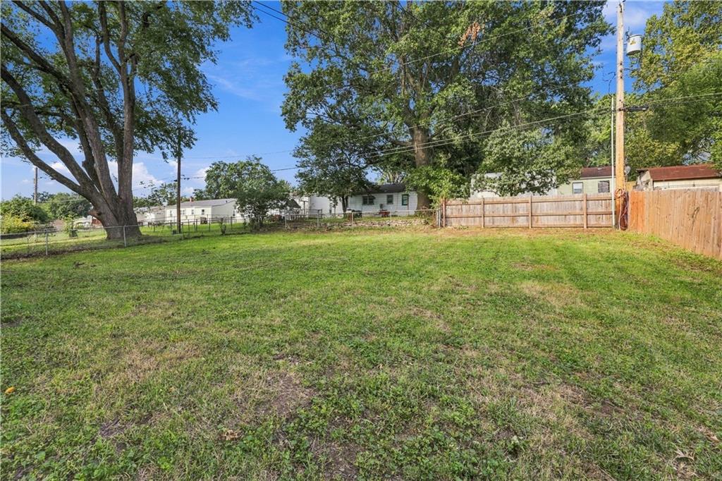 1622 N Emery St, Independence, MO 64050