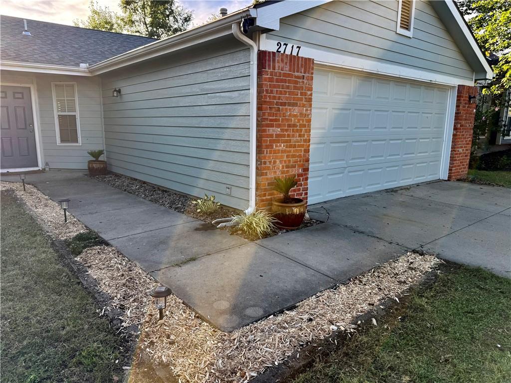 2717 Wildflower Dr, Lawrence, KS 66047