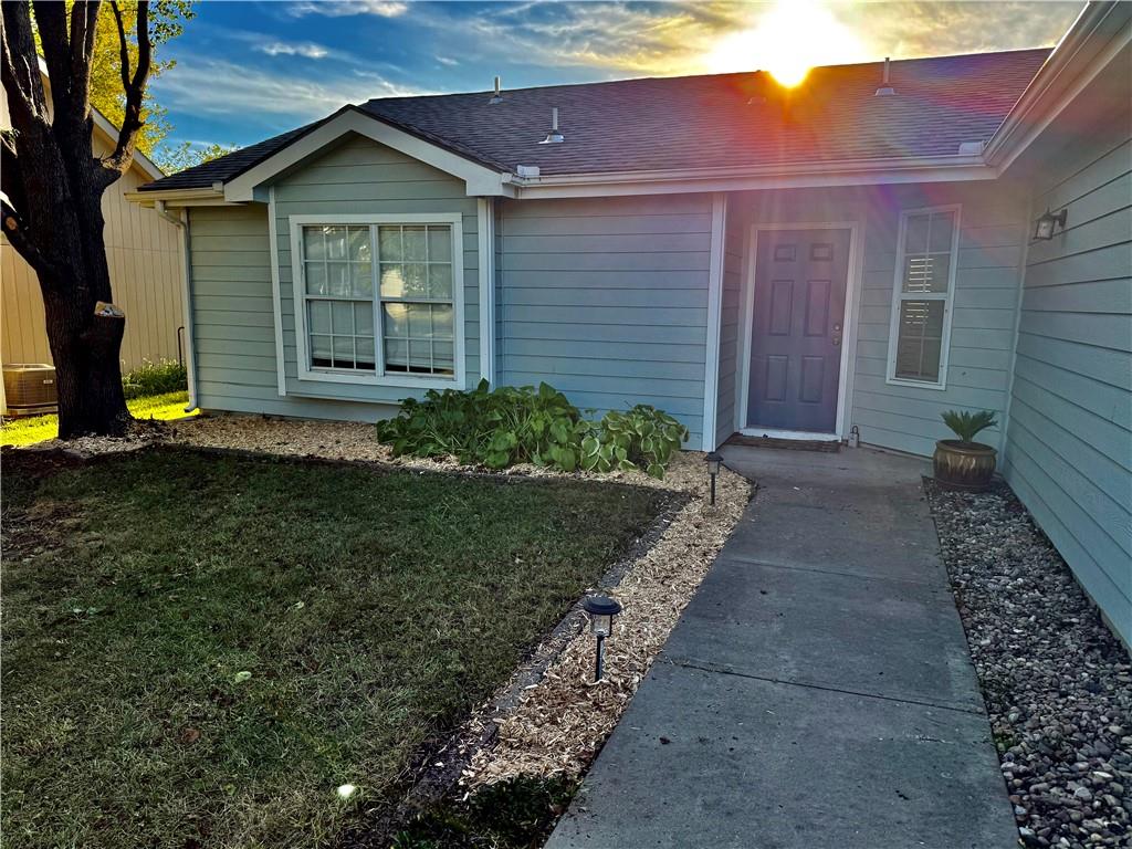 2717 Wildflower Dr, Lawrence, KS 66047