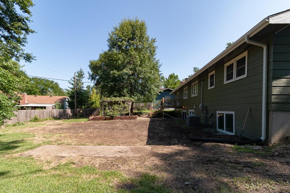 2737 Alabama St, Lawrence, KS 66046
