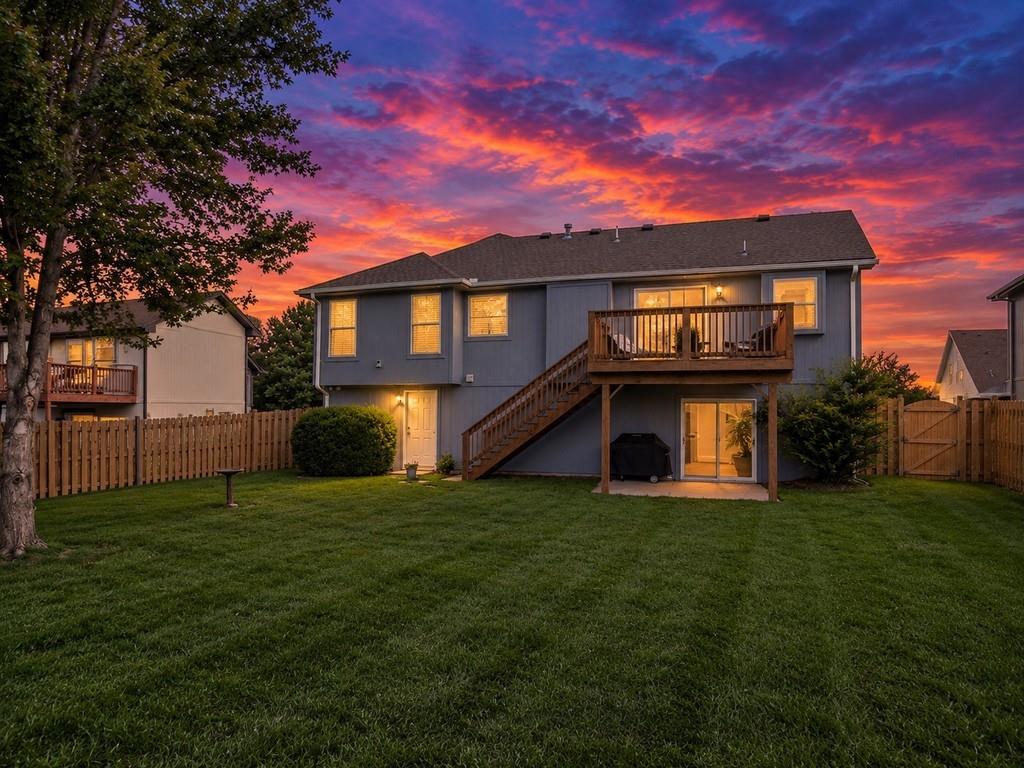 916 Cochise Dr, Independence, MO 64056