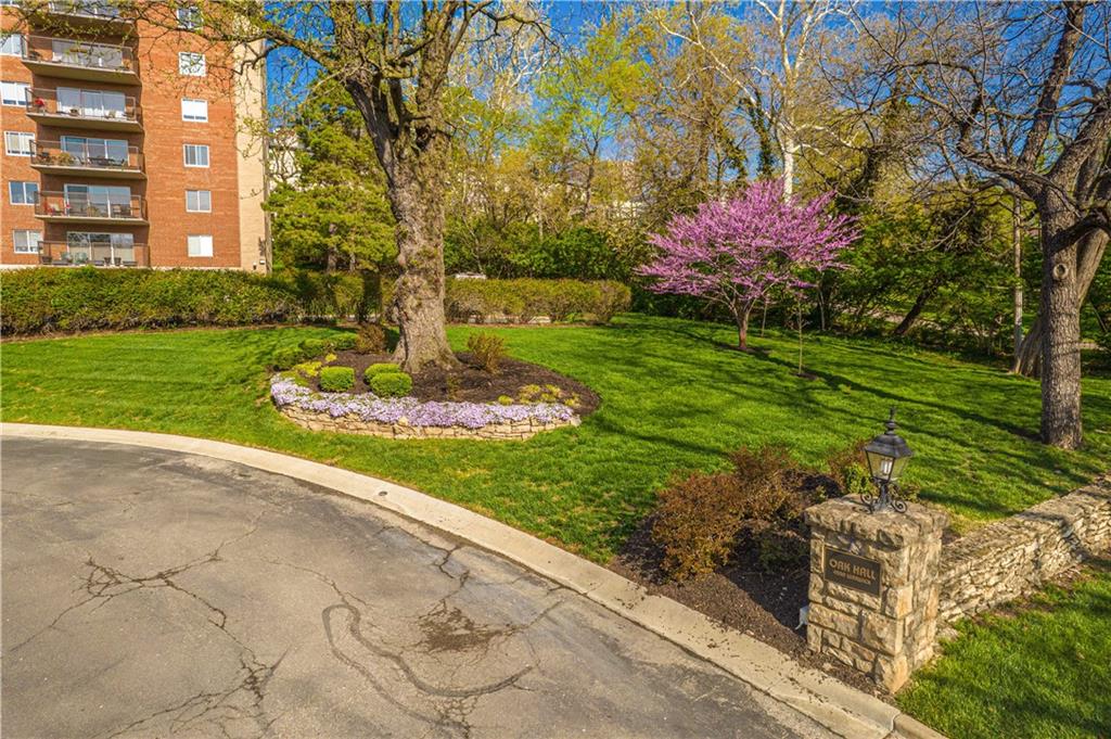 4550 Warwick Blvd #1101-1102, Kansas City, MO 64111