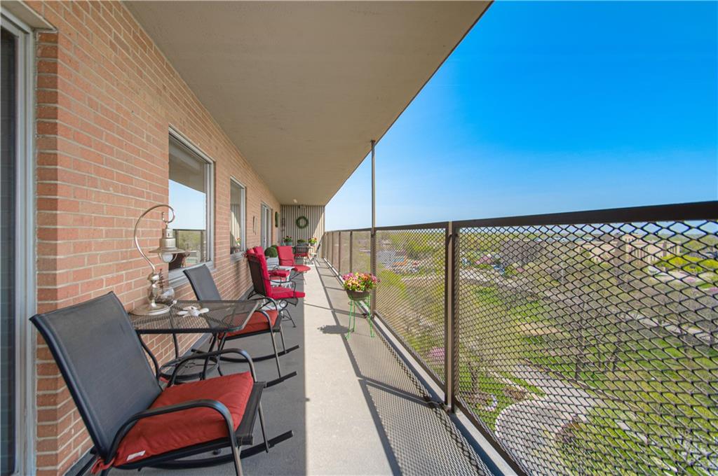 4550 Warwick Blvd #1101-1102, Kansas City, MO 64111
