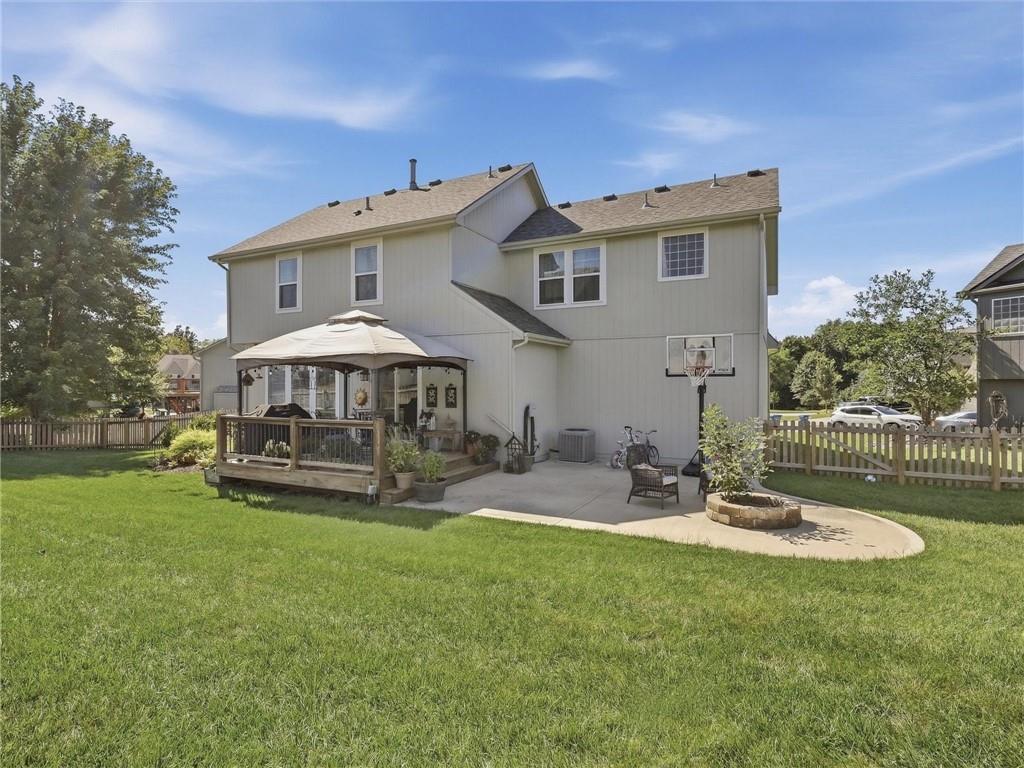 1435 Buckeye Ct, Liberty, MO 64068
