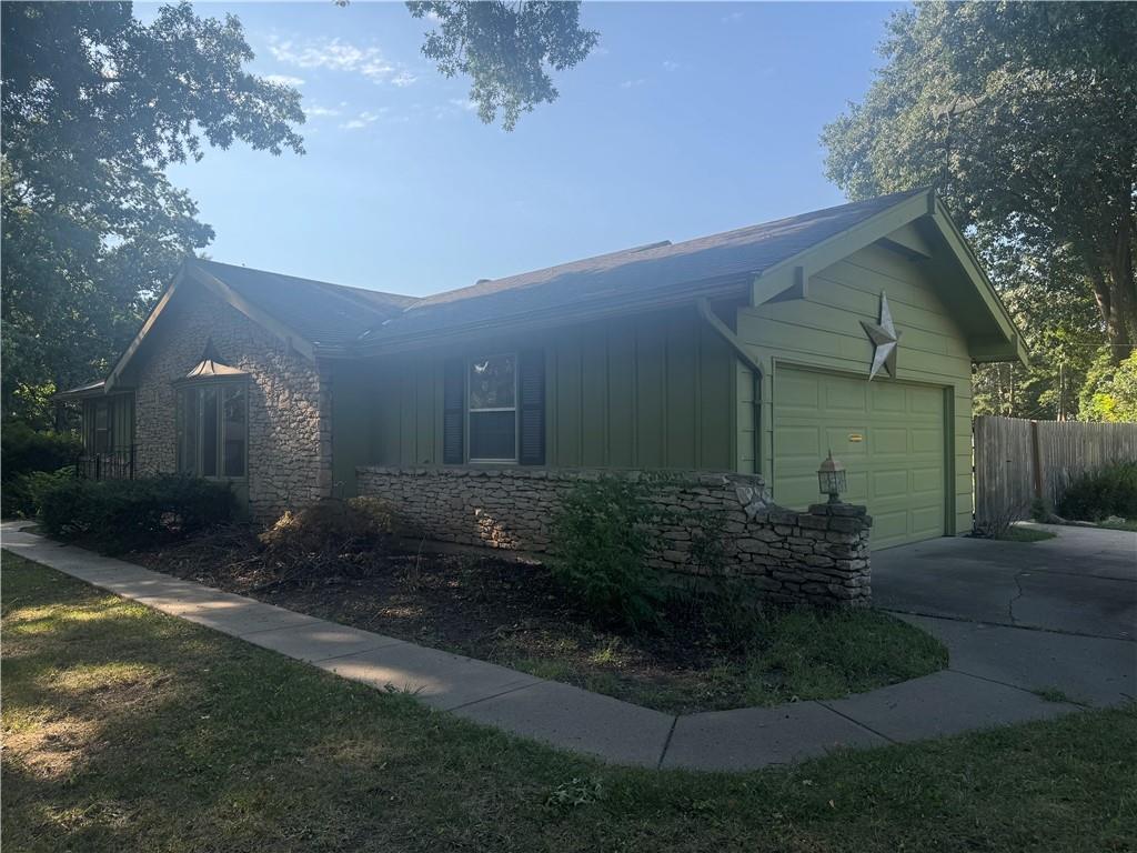 6801 W 101st Ter, Overland Park, KS 66212