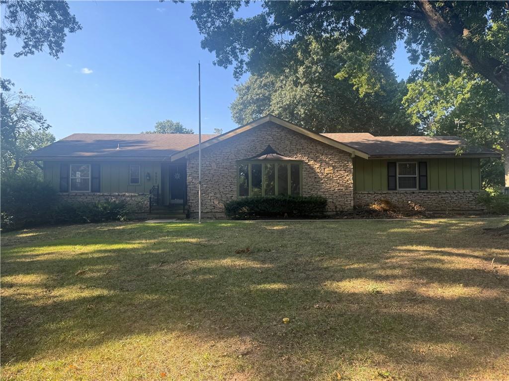 6801 W 101st Ter, Overland Park, KS 66212