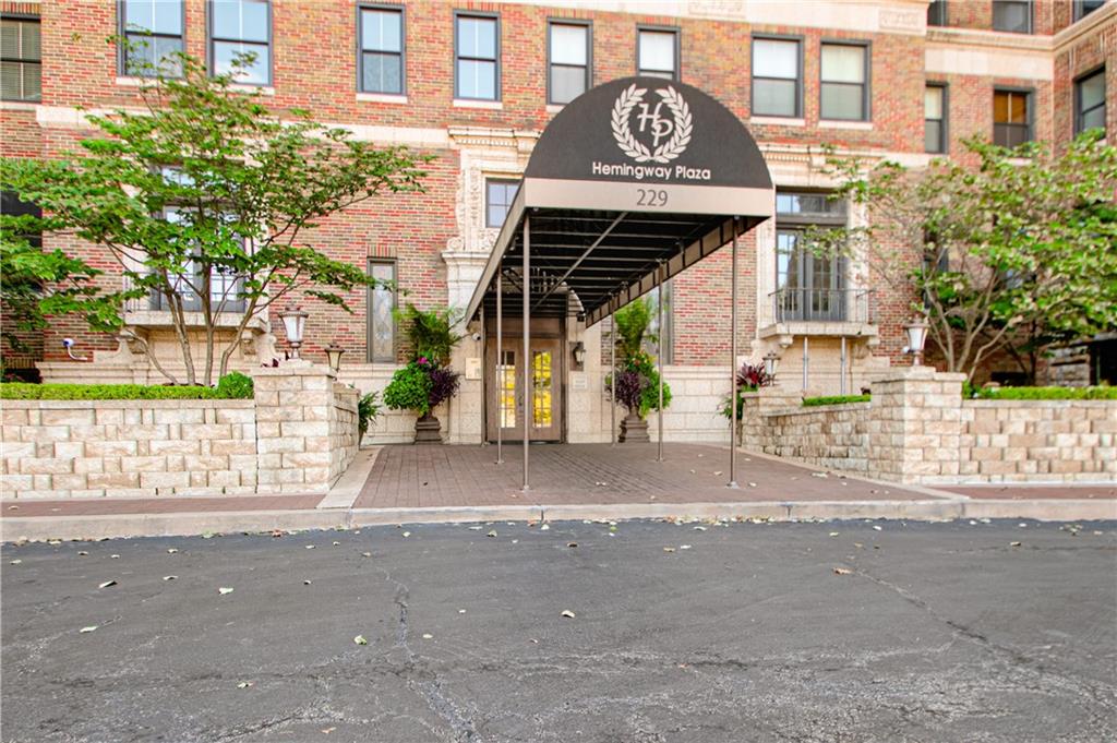 229 Ward Pw #401B, Kansas City, MO 64112
