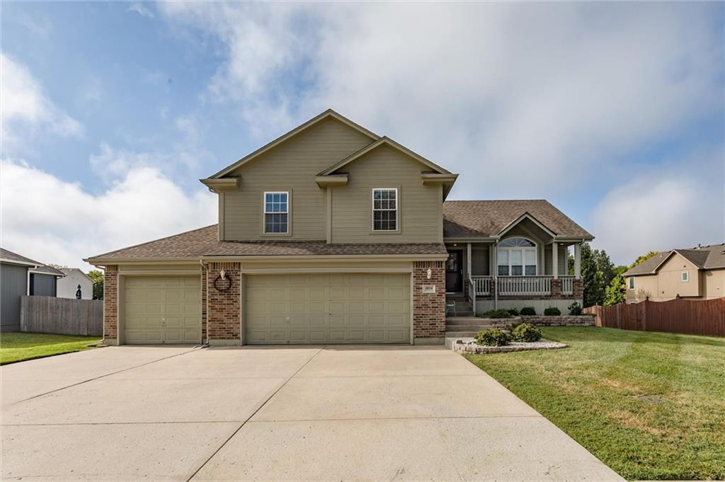 1804 Winchester Dr, Pleasant Hill, MO 64080