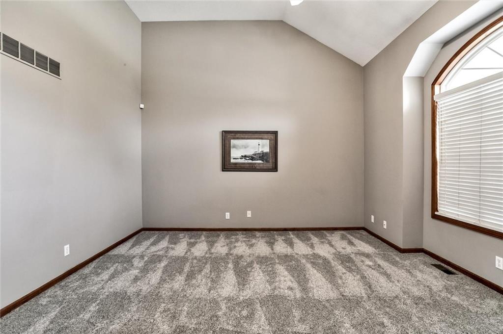 1804 Winchester Dr, Pleasant Hill, MO 64080