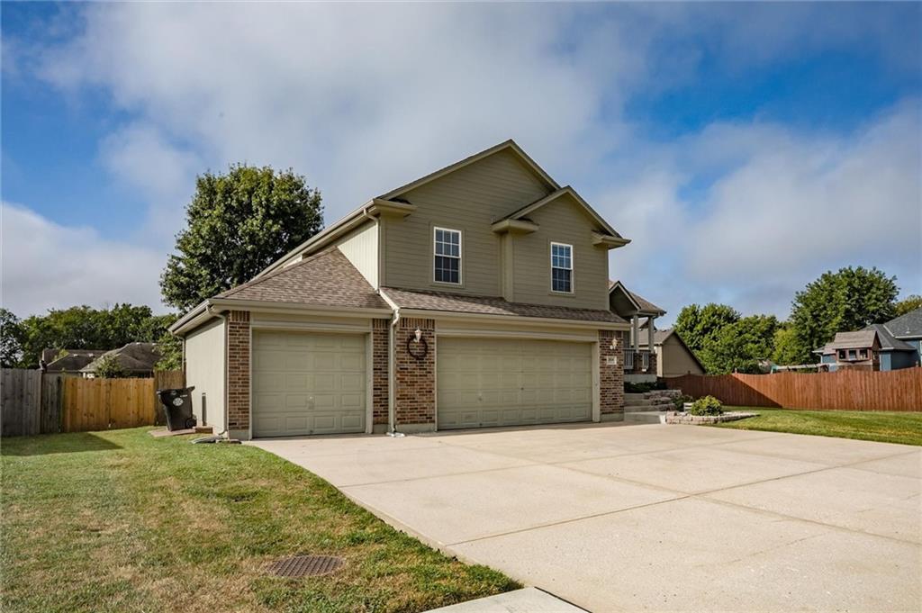 1804 Winchester Dr, Pleasant Hill, MO 64080