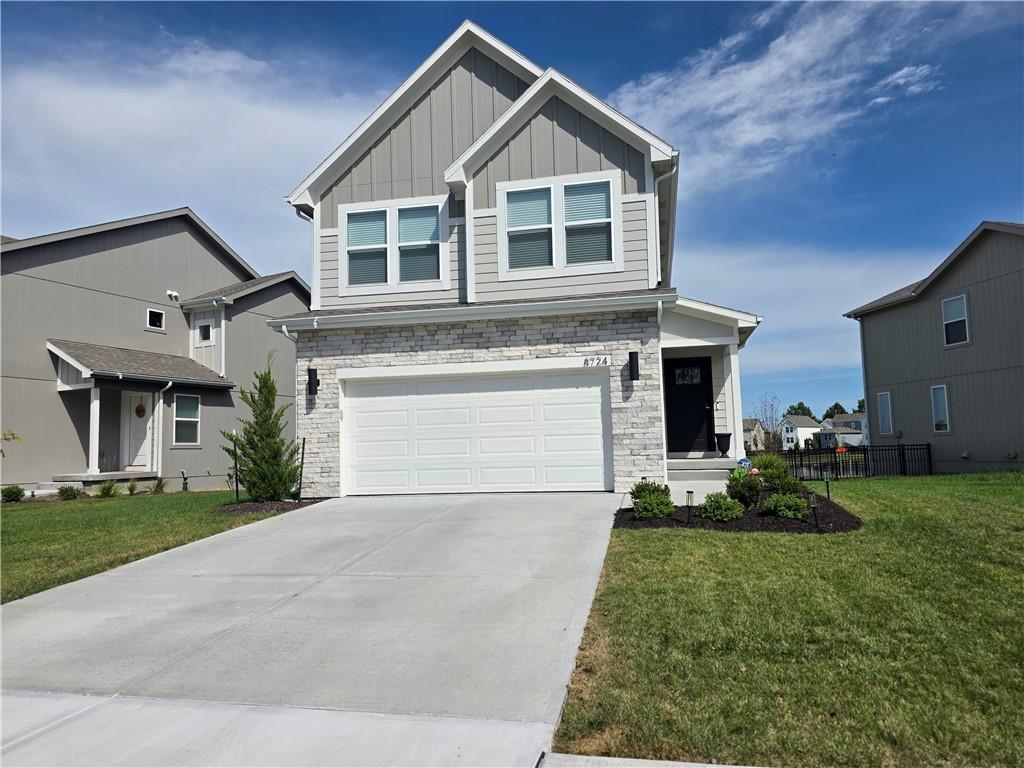 8724 SW Brickell Dr, Blue Springs, MO 64064