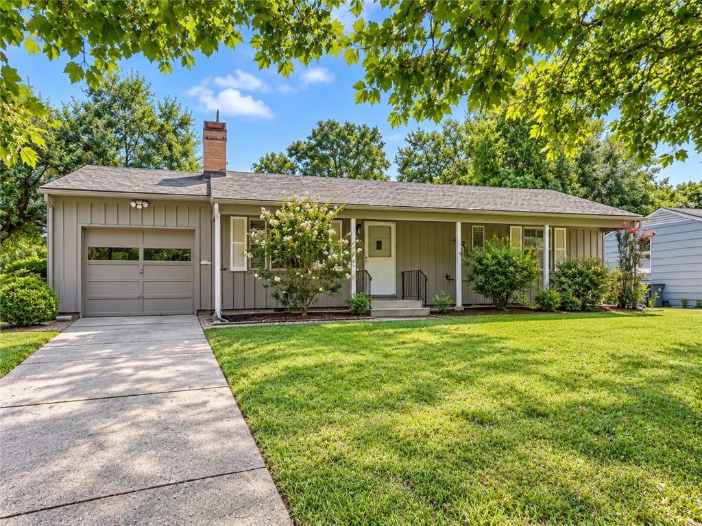 7101 Marty St, Overland Park, KS 66204