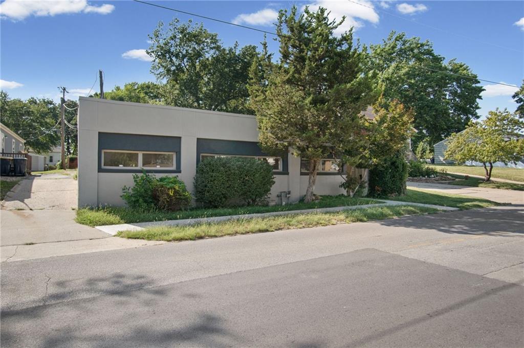 7132 Main St, Kansas City, MO 64114