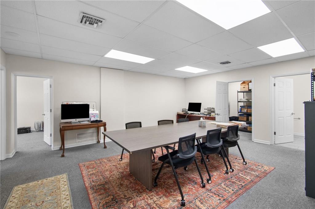 7132 Main St, Kansas City, MO 64114