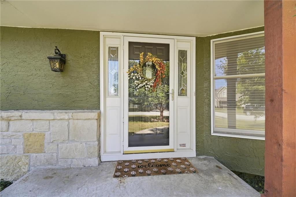 1129 SE 11th St, Lee's Summit, MO 64081
