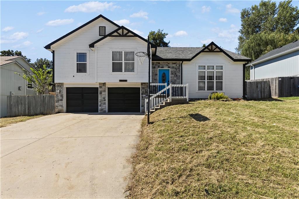 1604 S 105th St, Edwardsville, KS 66111