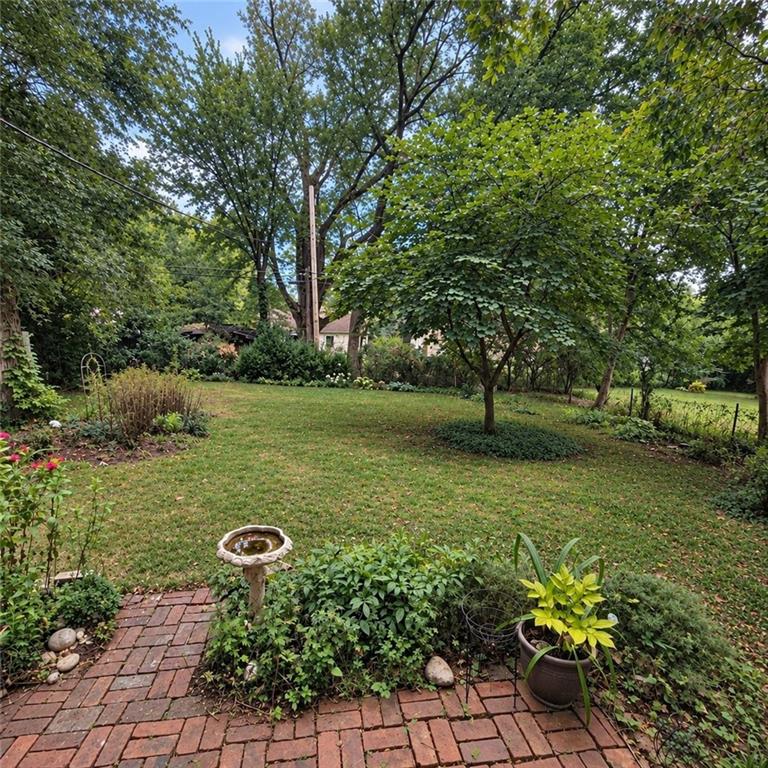 4813 Canterbury St, Roeland Park, KS 66205