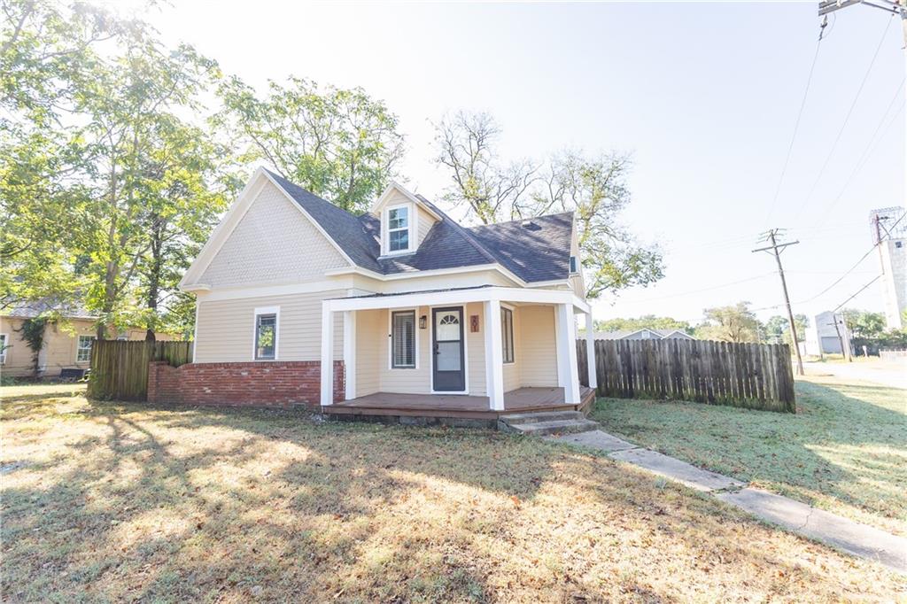 201 E 4th St, Cherryvale, KS 67335