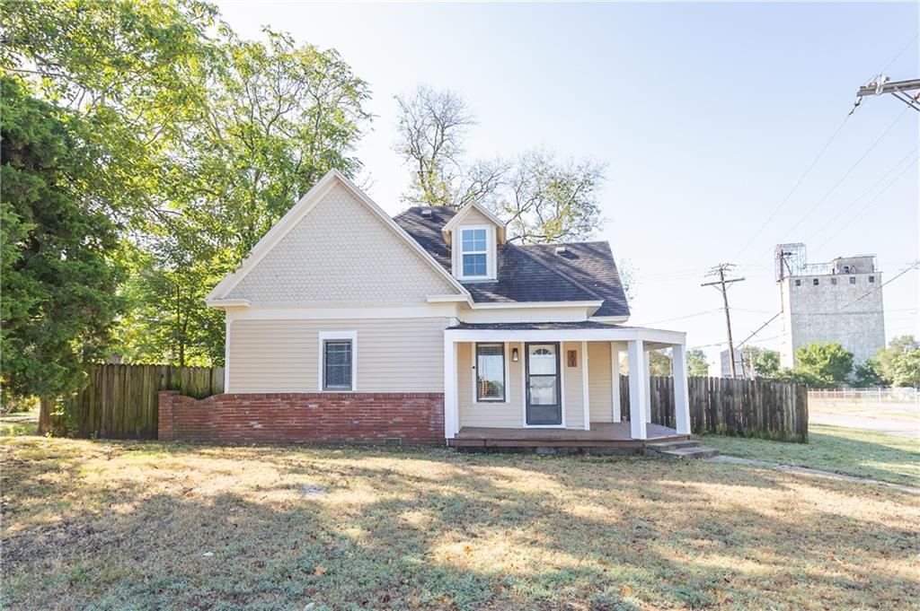 201 E 4th St, Cherryvale, KS 67335