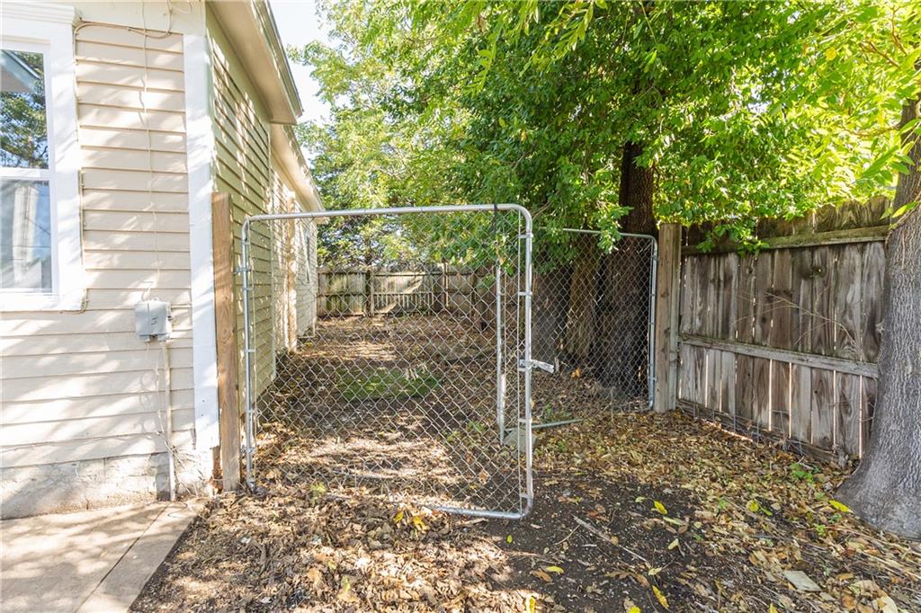 201 E 4th St, Cherryvale, KS 67335