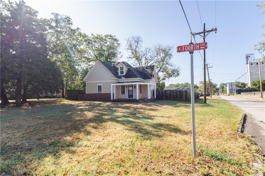 201 E 4th St, Cherryvale, KS 67335