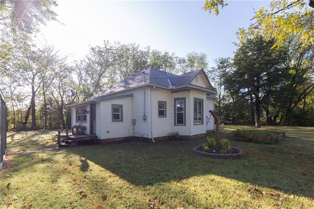 729 N Neosho St, Cherryvale, KS 67335
