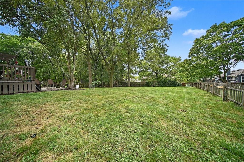 1307 SW 24th St, Blue Springs, MO 64015