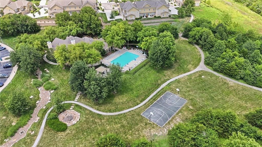 15910 Granada St #220, Overland Park, KS 66085