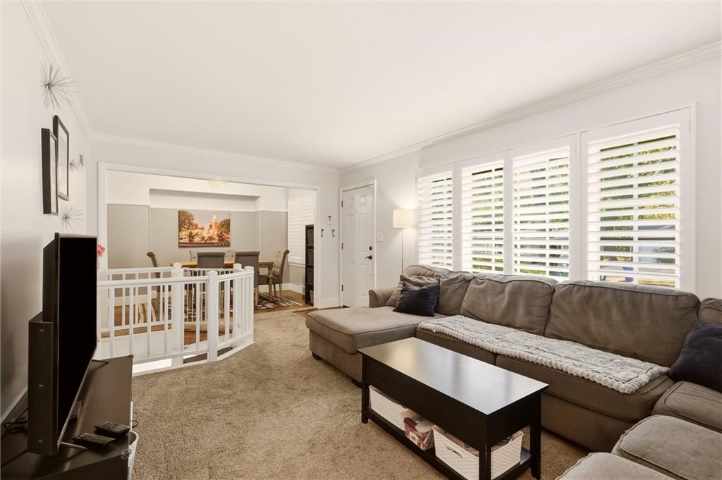 7426 Beverly St, Overland Park, KS 66204