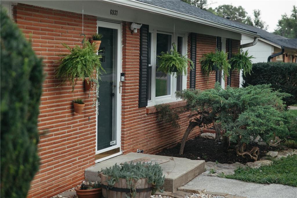 6937 Walmer St, Overland Park, KS 66204