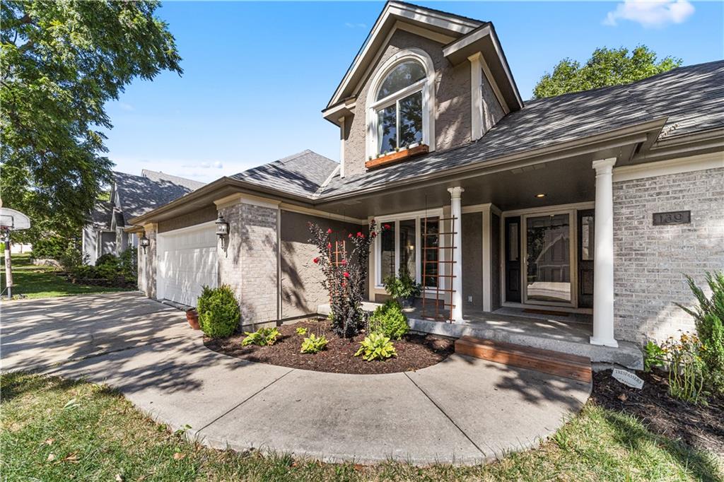 139 The Woodlands Dr, Gladstone, MO 64118