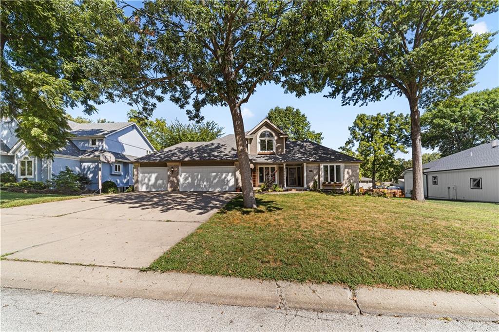 139 The Woodlands Dr, Gladstone, MO 64118