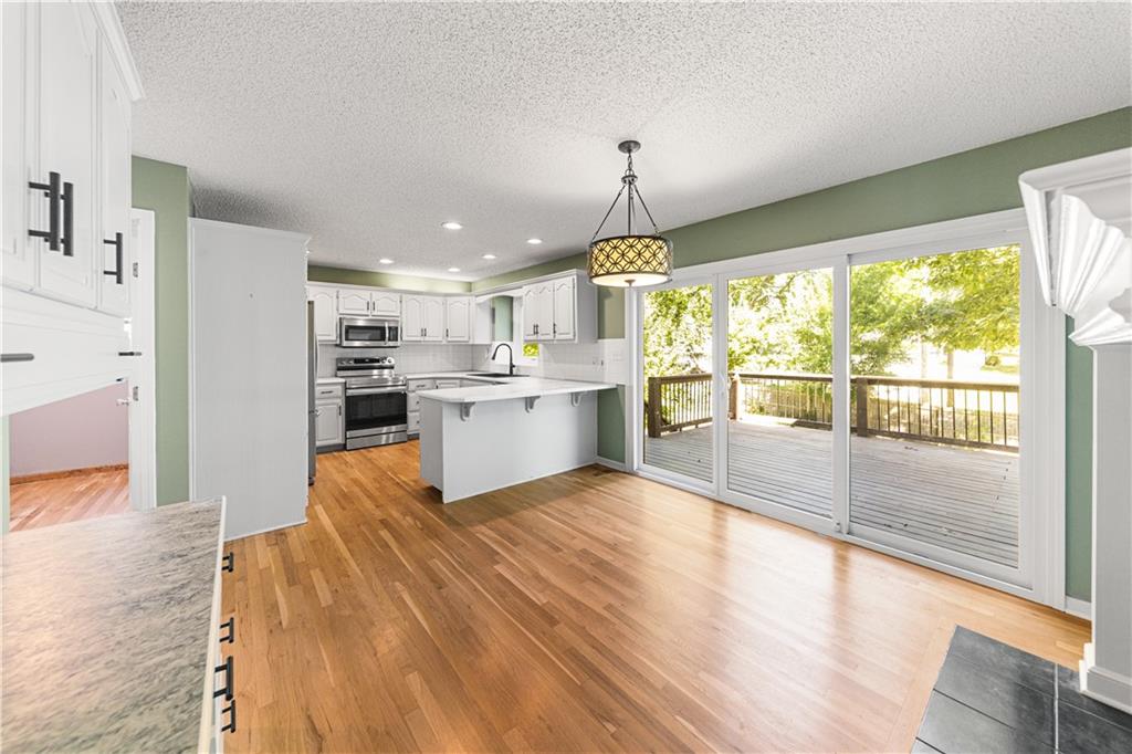 139 The Woodlands Dr, Gladstone, MO 64118