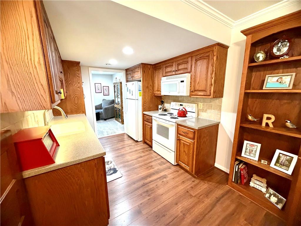 1328 W Jenkins Blvd, Raymore, MO 64083