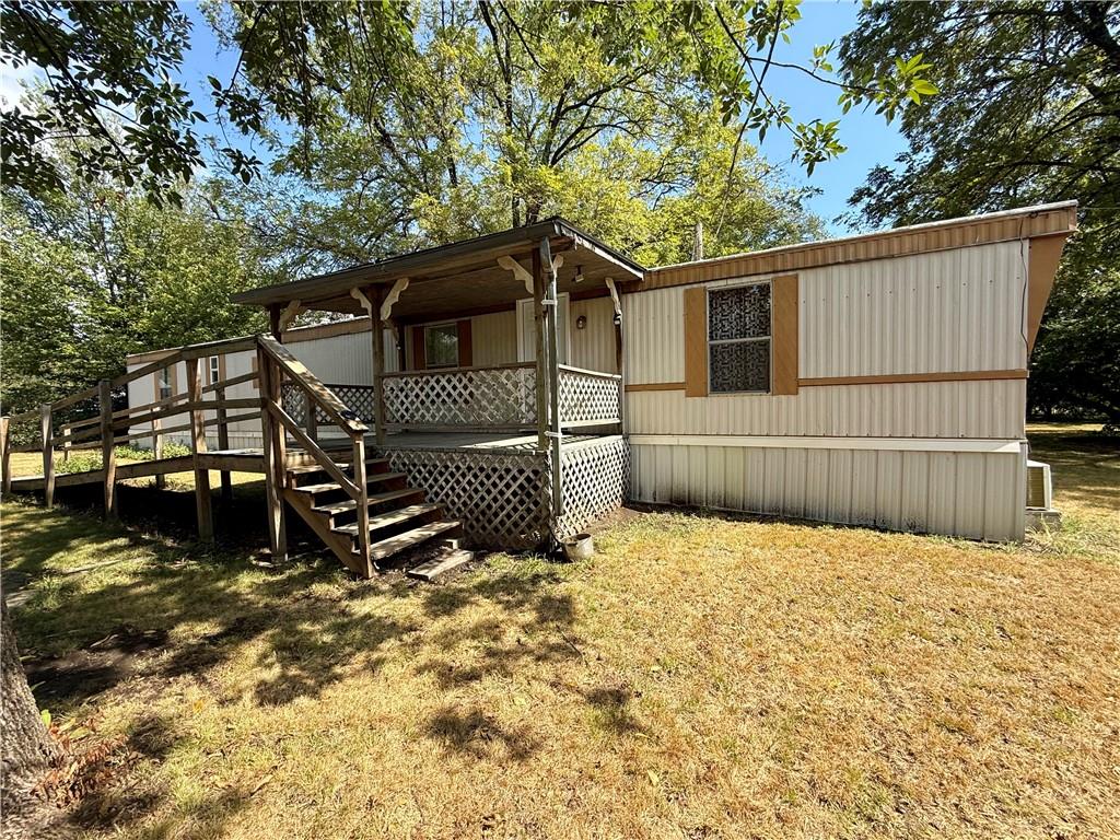515 W 1st St, Cherryvale, KS 67335