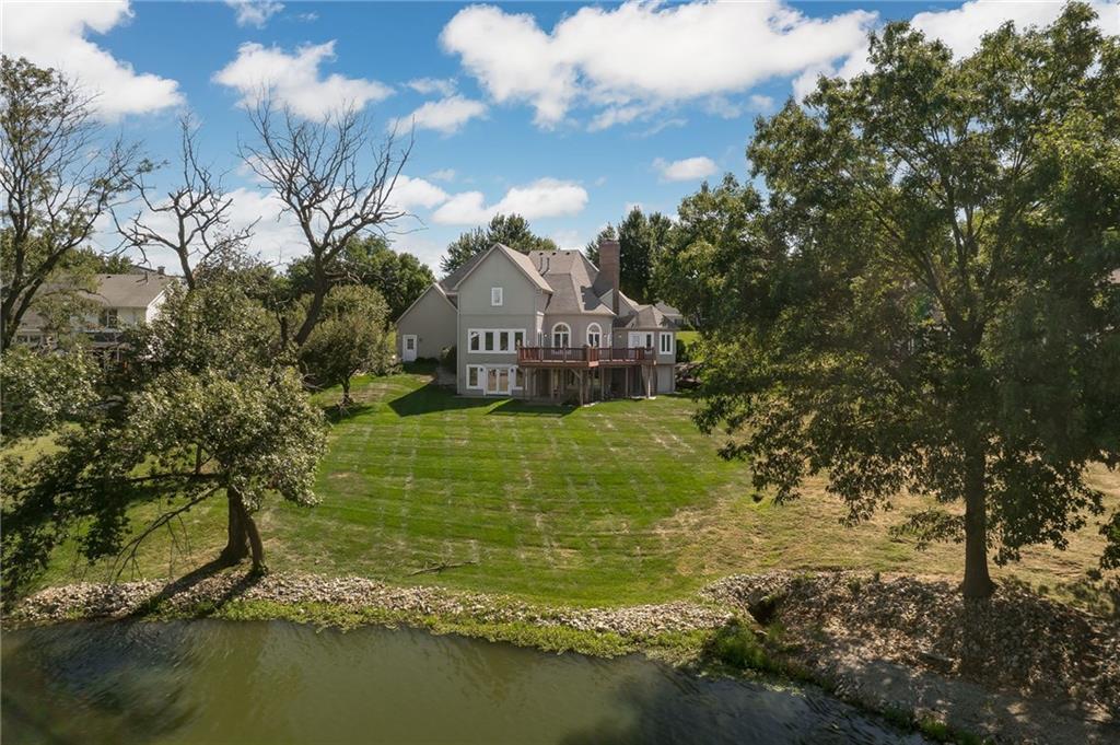 4603 S Lakewood Dr, St Joseph, MO 64506
