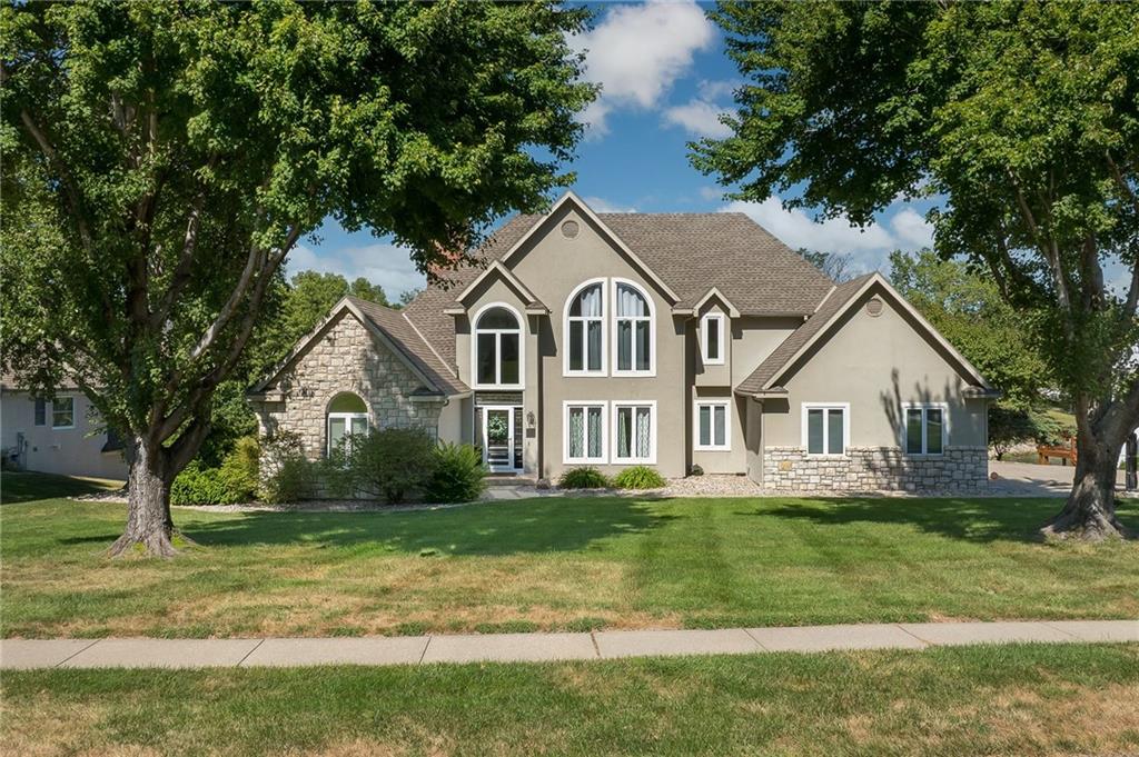4603 S Lakewood Dr, St Joseph, MO 64506