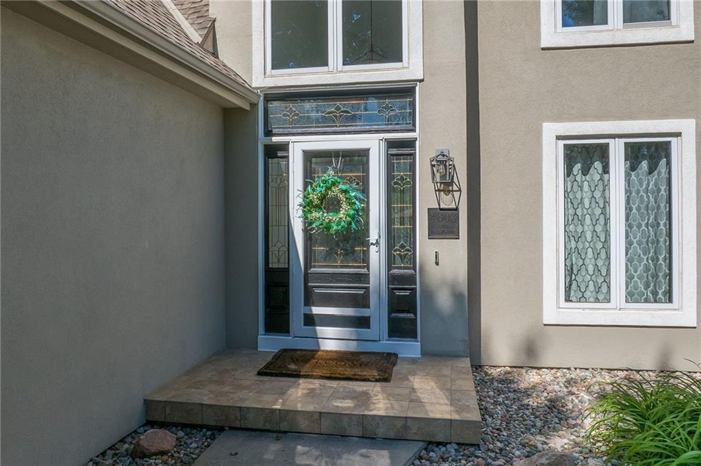 4603 S Lakewood Dr, St Joseph, MO 64506