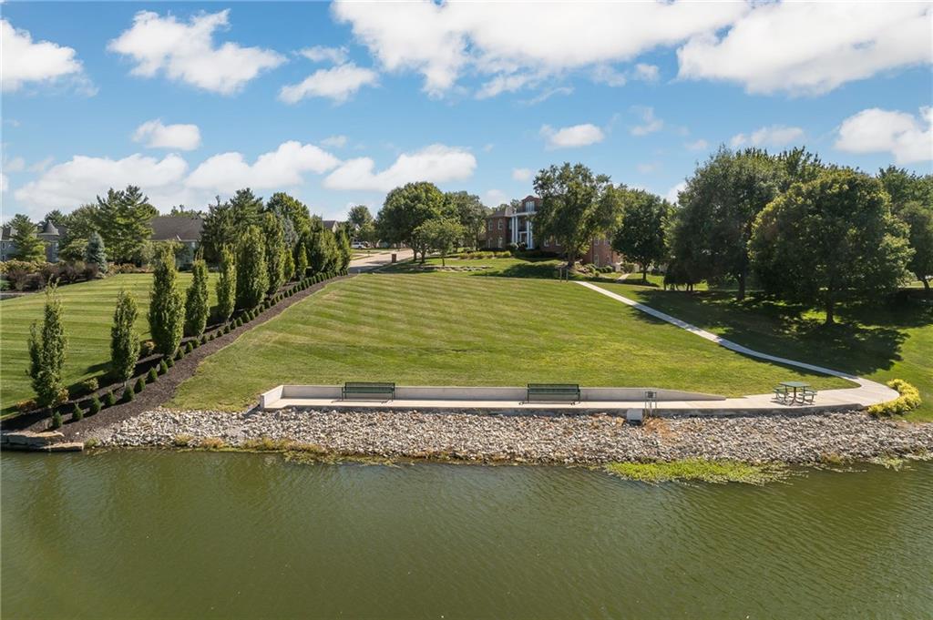 4603 S Lakewood Dr, St Joseph, MO 64506