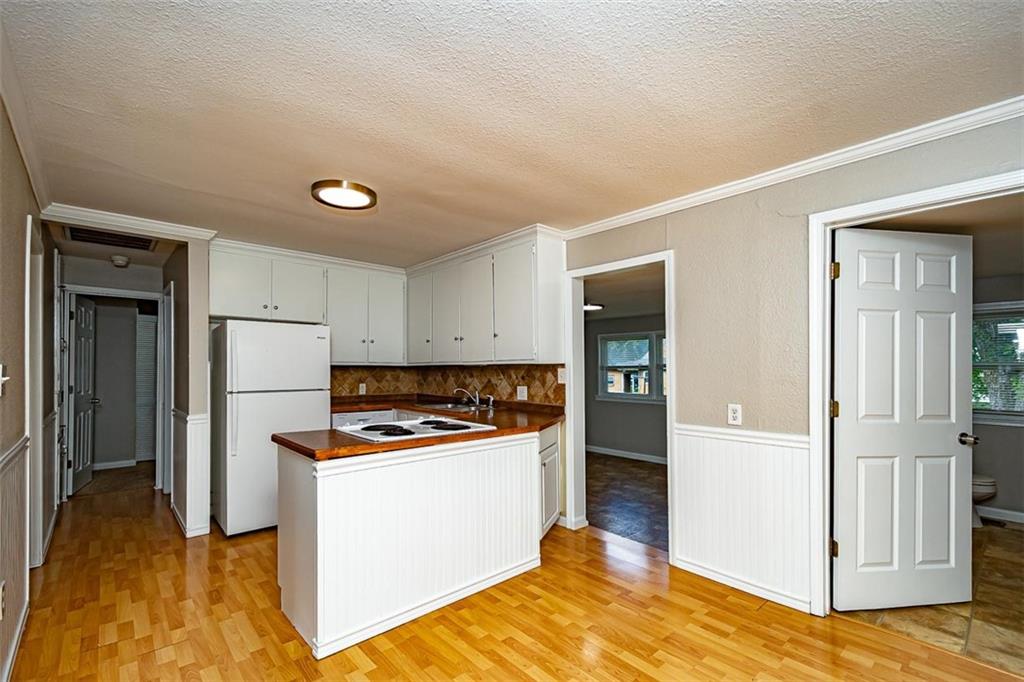 1032 N Sycamore St, Ottawa, KS 66067